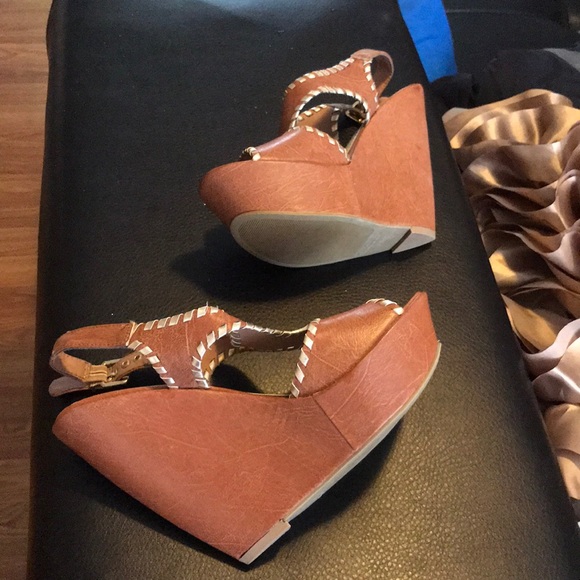 NEW cognac colored leather wedges - Picture 4 of 8